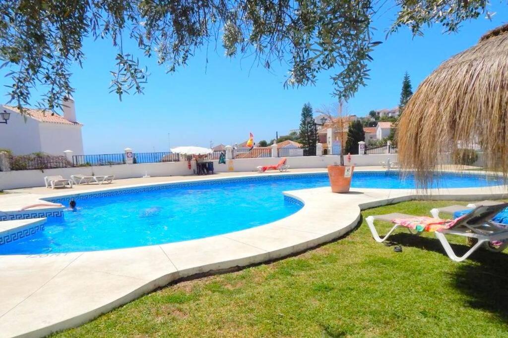 Beautiful 3 Bedroom Townhouse In Urb. Tropicana, Nerja Eksteriør billede