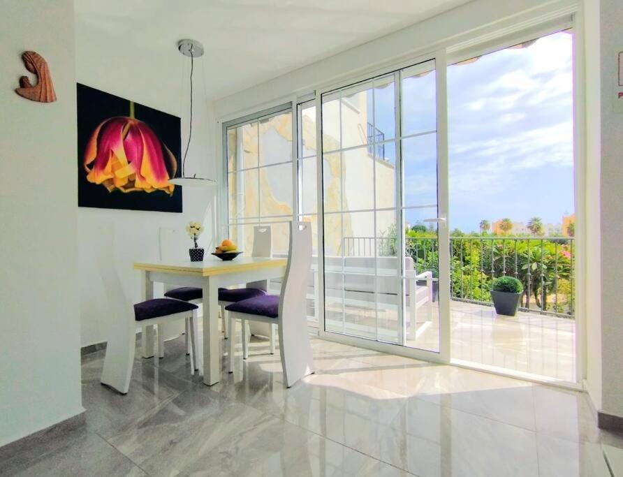 Beautiful 3 Bedroom Townhouse In Urb. Tropicana, Nerja Eksteriør billede