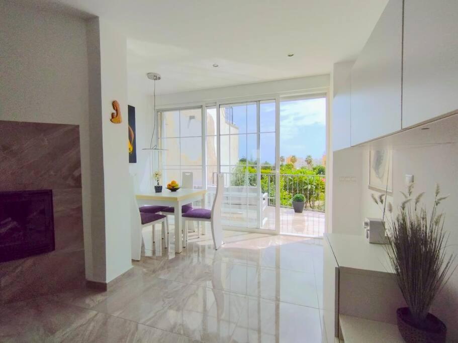 Beautiful 3 Bedroom Townhouse In Urb. Tropicana, Nerja Eksteriør billede