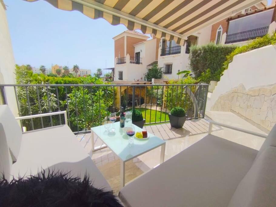 Beautiful 3 Bedroom Townhouse In Urb. Tropicana, Nerja Eksteriør billede