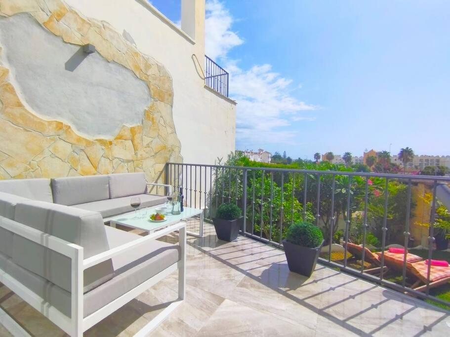 Beautiful 3 Bedroom Townhouse In Urb. Tropicana, Nerja Eksteriør billede